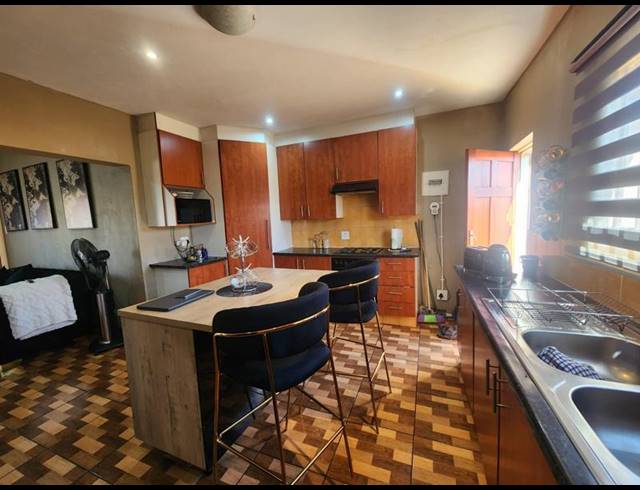 24 BEDROOM COMPLEX FOR SALE IN LENASIA SOUTH